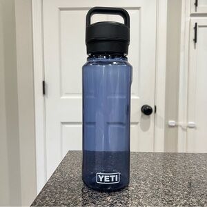 Yeti Water Bottle with yonder chug cap